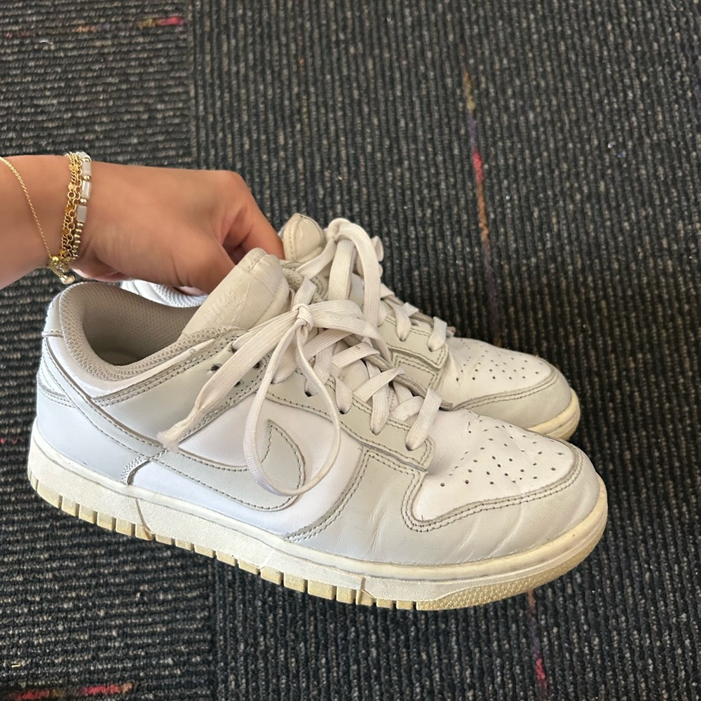 Nike Dunks low in photon gray